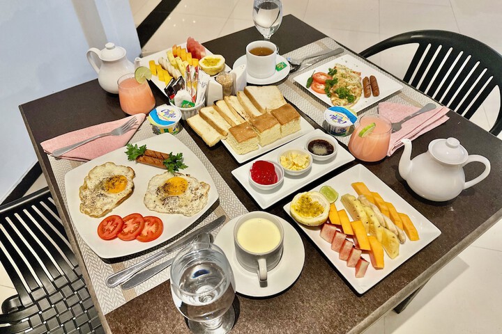 Breakfast/Coffee Service 11 of 23