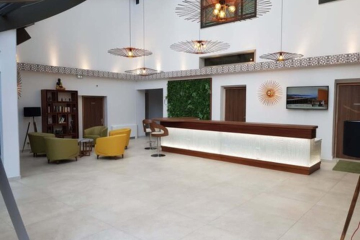 Entrance & Lobby
