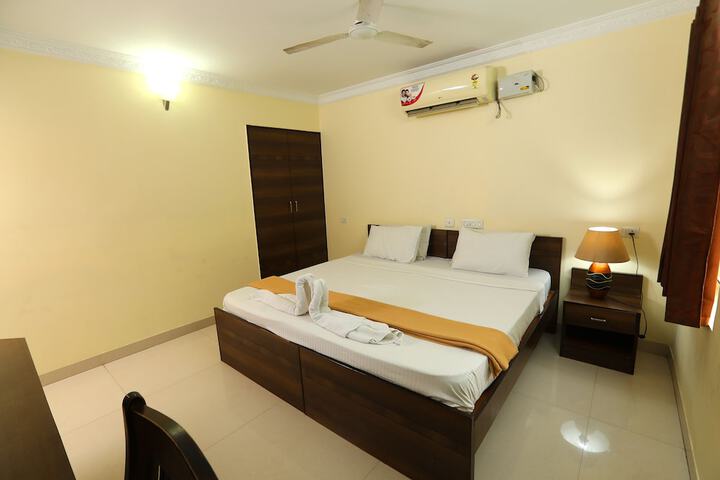 Room 4 of 11