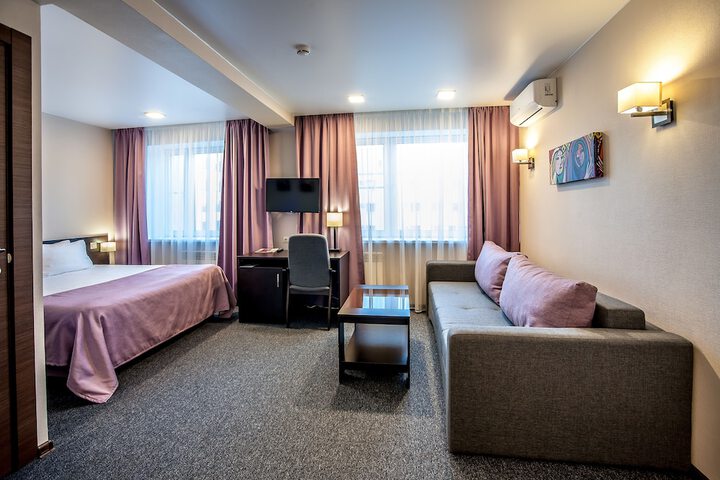 Room 5 of 107
