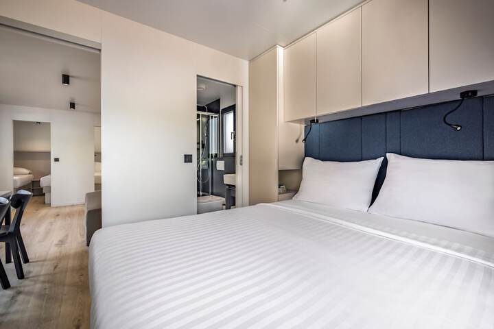 Room 5 of 42