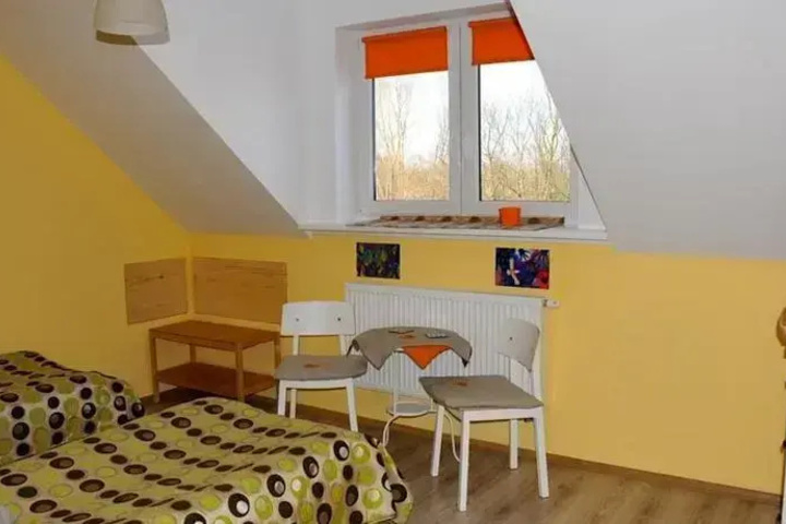 Room 3 of 10