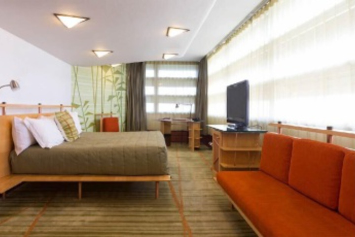 Room 10 of 60
