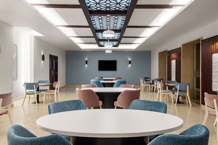 Business Center 138 of 149