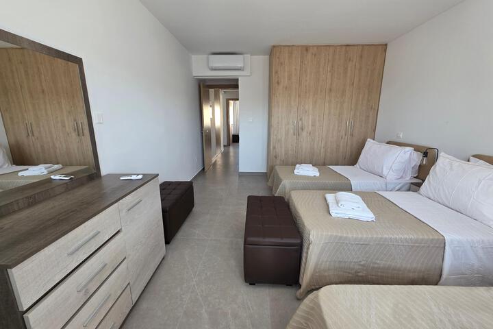 Room 4 of 45