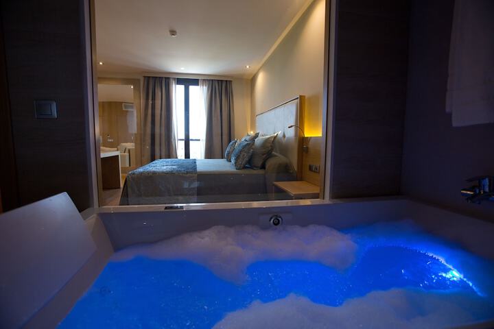 Hot Tub 22 of 44