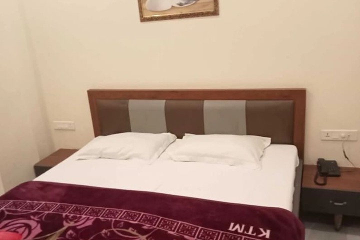 Room 5 of 8