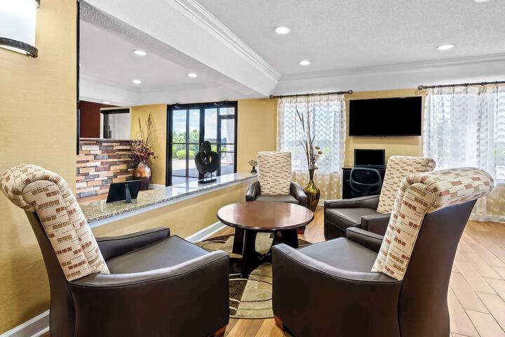 Entrance & Lobby