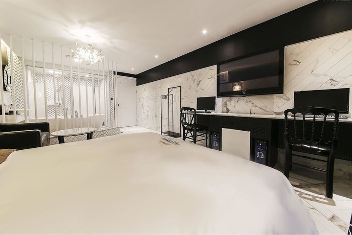 Room 12 of 48