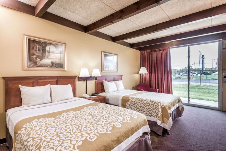 2 Double Beds (4 of 6)