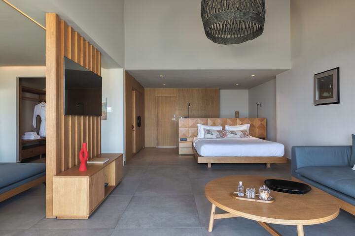 Room 16 of 100
