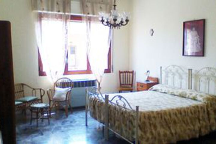 Room 6 of 11