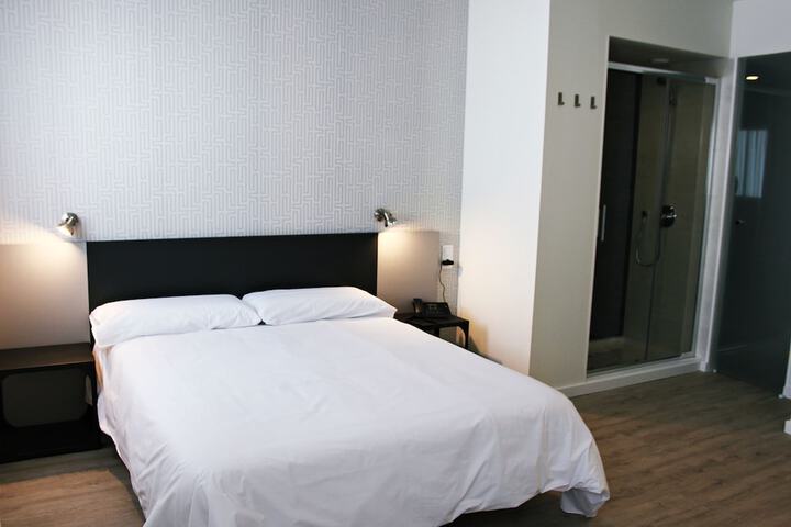 Room 28 of 65