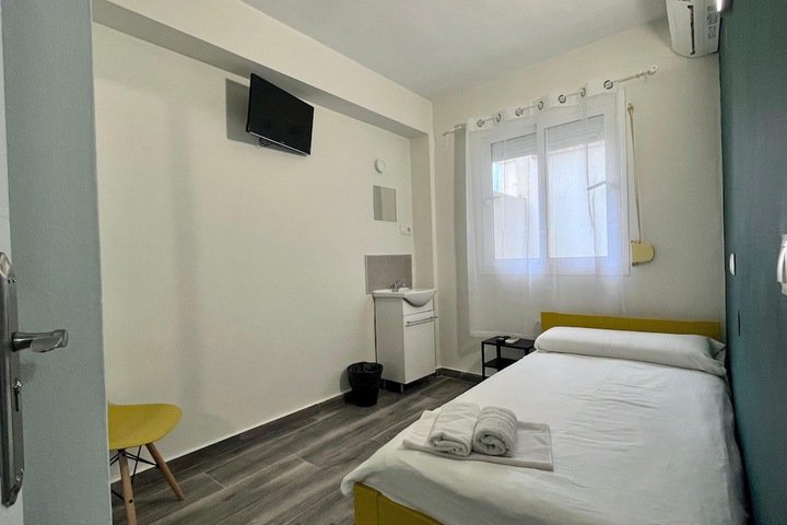 Room 7 of 11