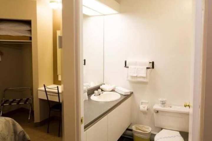Room 17 of 29