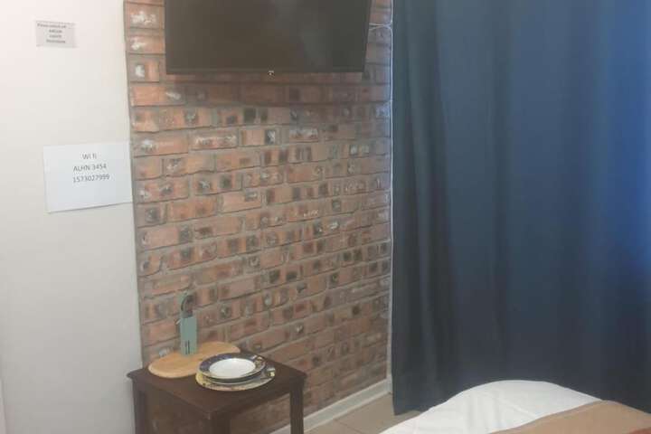 Room 8 of 48