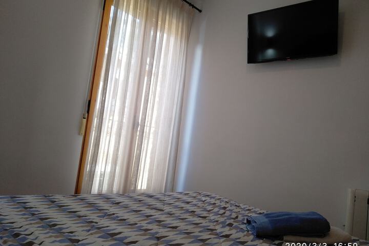 Room 8 of 123
