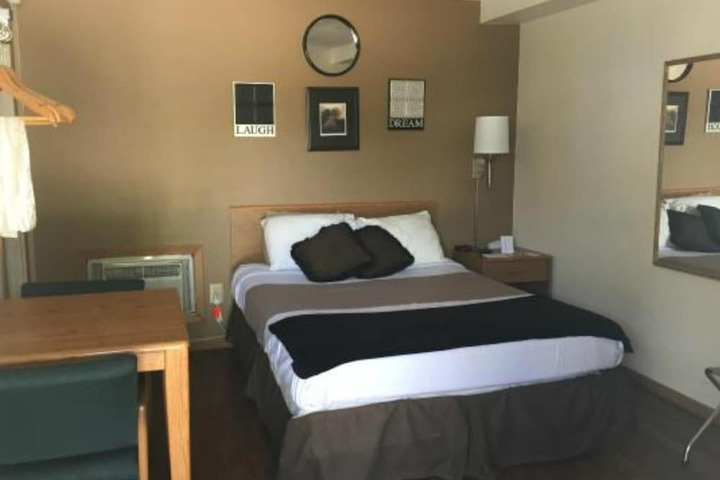 Room 13 of 42