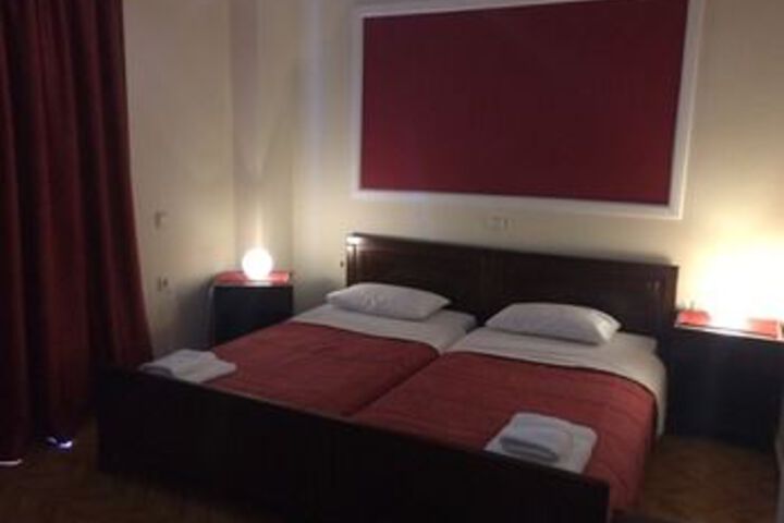 Room 9 of 20