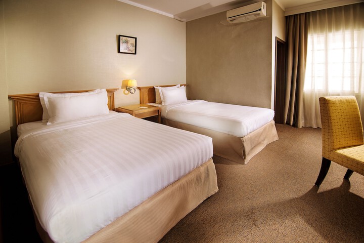 Room 15 of 34