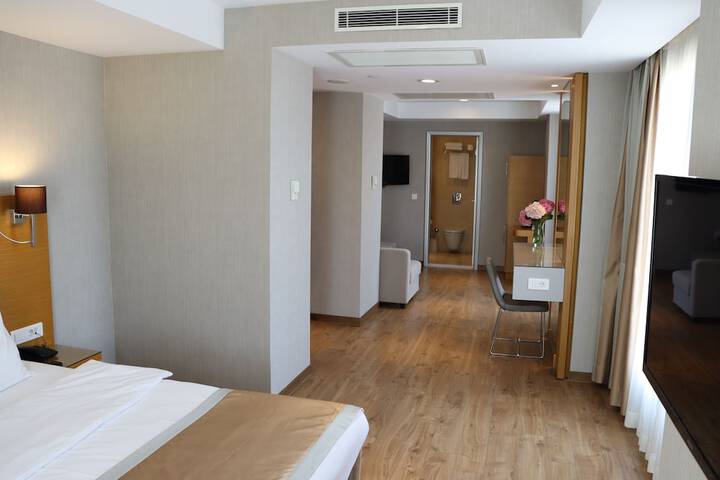 Room 9 of 31