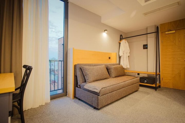 Room 15 of 50