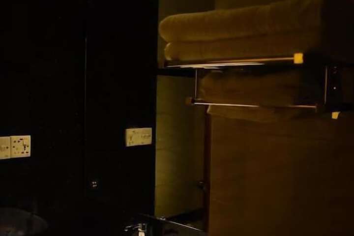 Room 23 of 43
