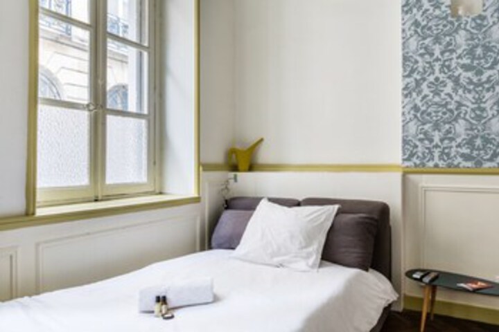 Room 2 of 17