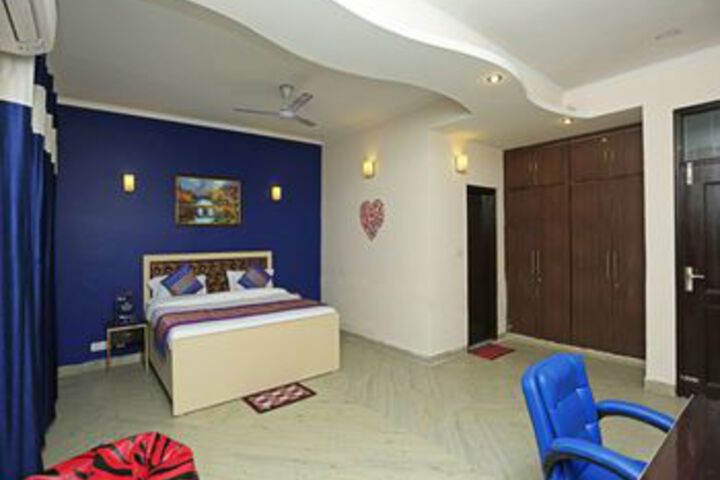 Room 12 of 25
