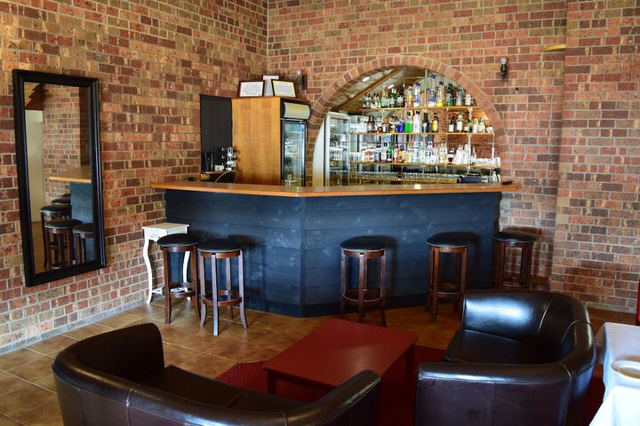 Lounge 56 of 101