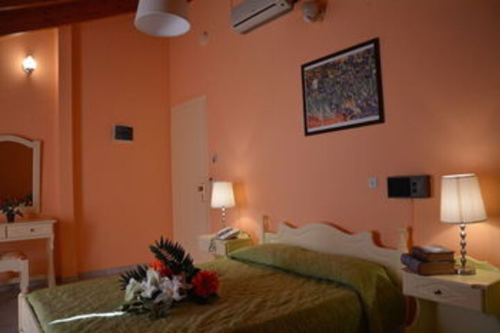Room 12 of 21