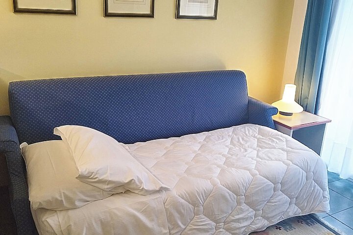Room 50 of 106