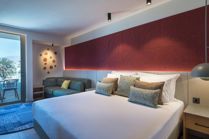 Room 43 of 145