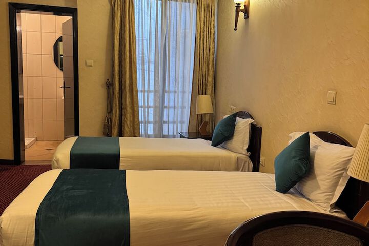 Room 10 of 25
