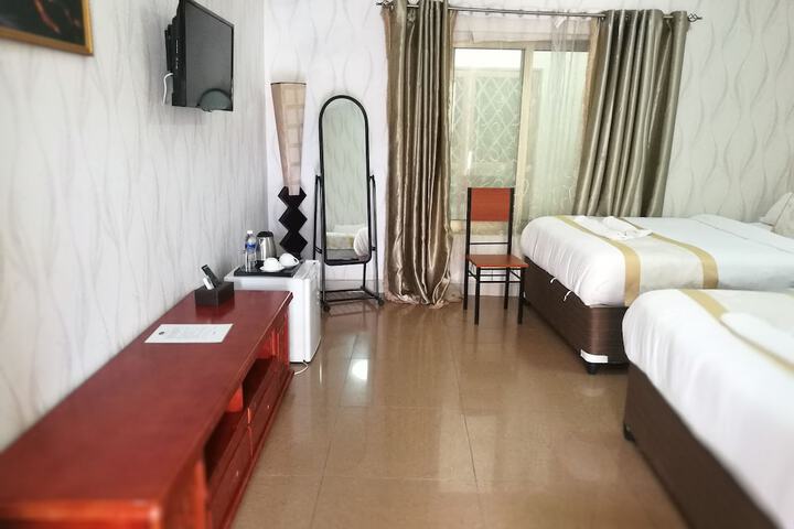 Room 12 of 38