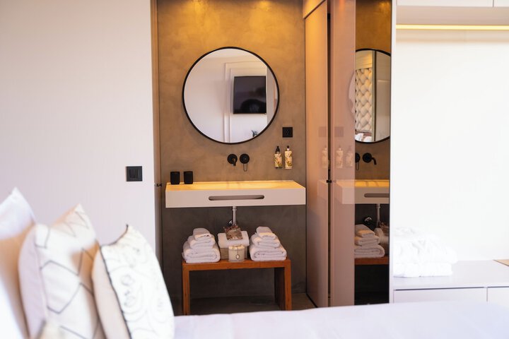 Room 71 of 102