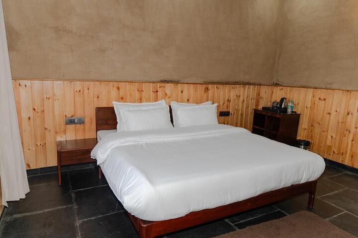 Room 6 of 19