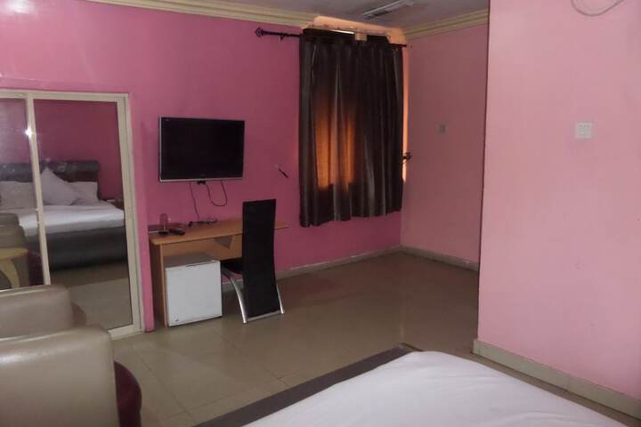 Room 8 of 18
