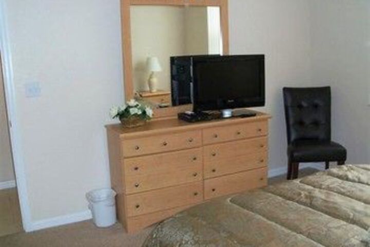 Room 4 of 13