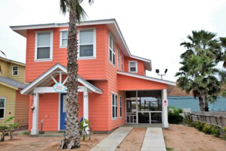 17 Royal Palms Home