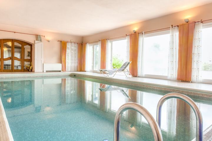 Hotel Pool