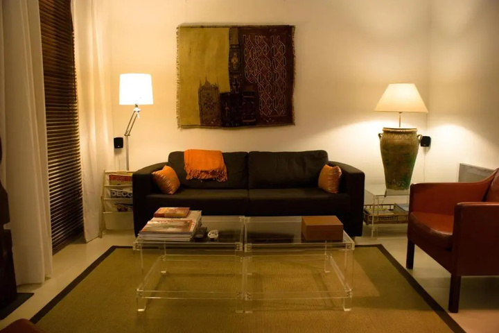Room 2 of 10