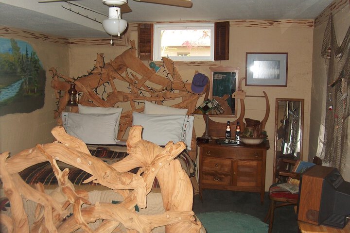 Room 16 of 40