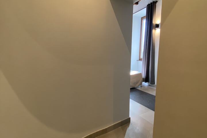 Room 11 of 48