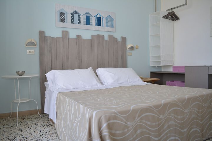 Room 6 of 37