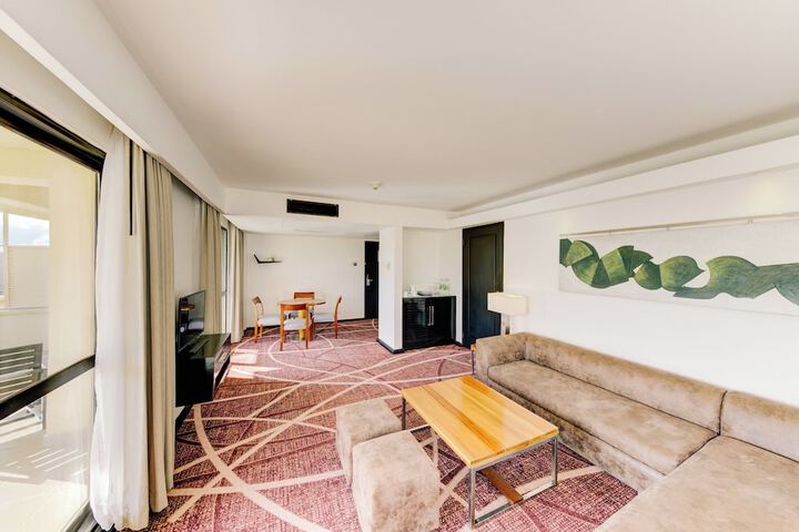 Room 32 of 89