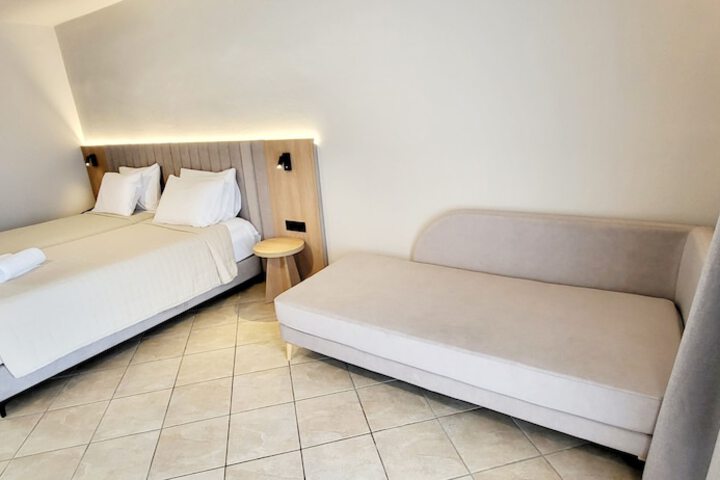 Room 3 of 8
