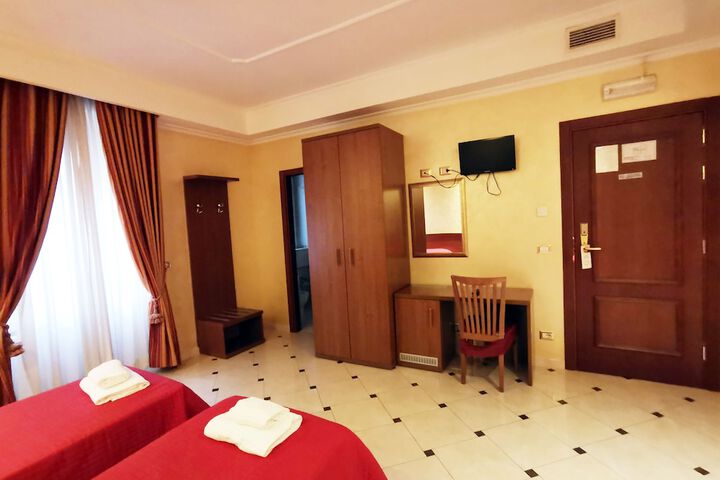 Room 12 of 34