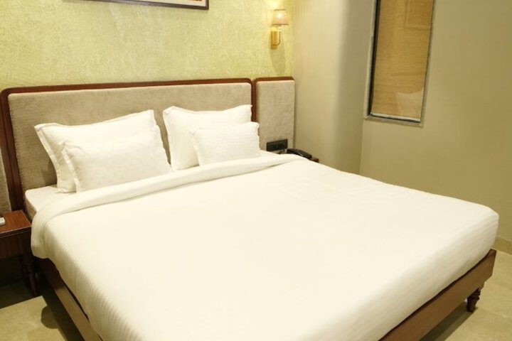 Room 8 of 16