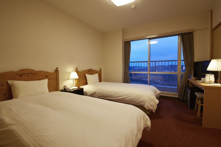 Room 4 of 25